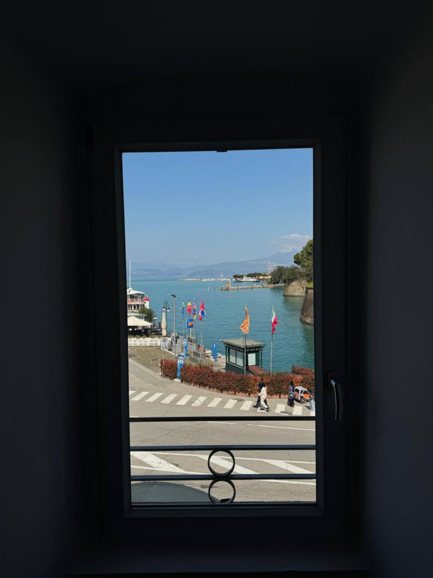 Готель Relais Al Porto Песк'єра-дель-Гарда Екстер'єр фото