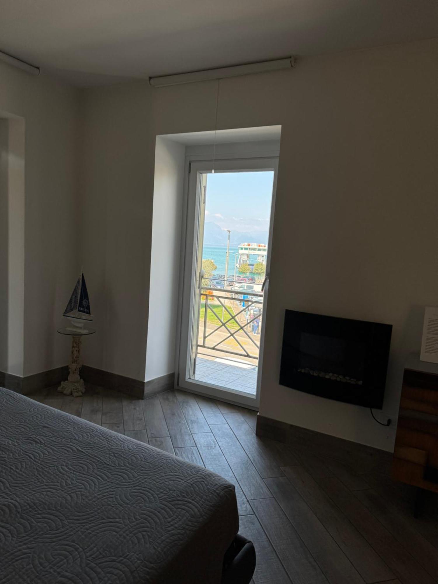 Готель Relais Al Porto Песк'єра-дель-Гарда Екстер'єр фото