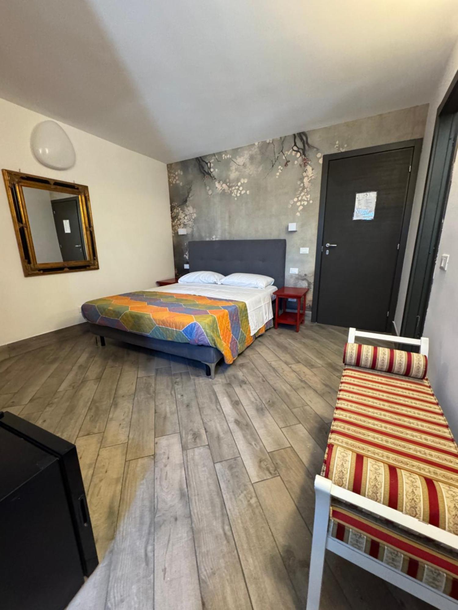 Готель Relais Al Porto Песк'єра-дель-Гарда Екстер'єр фото