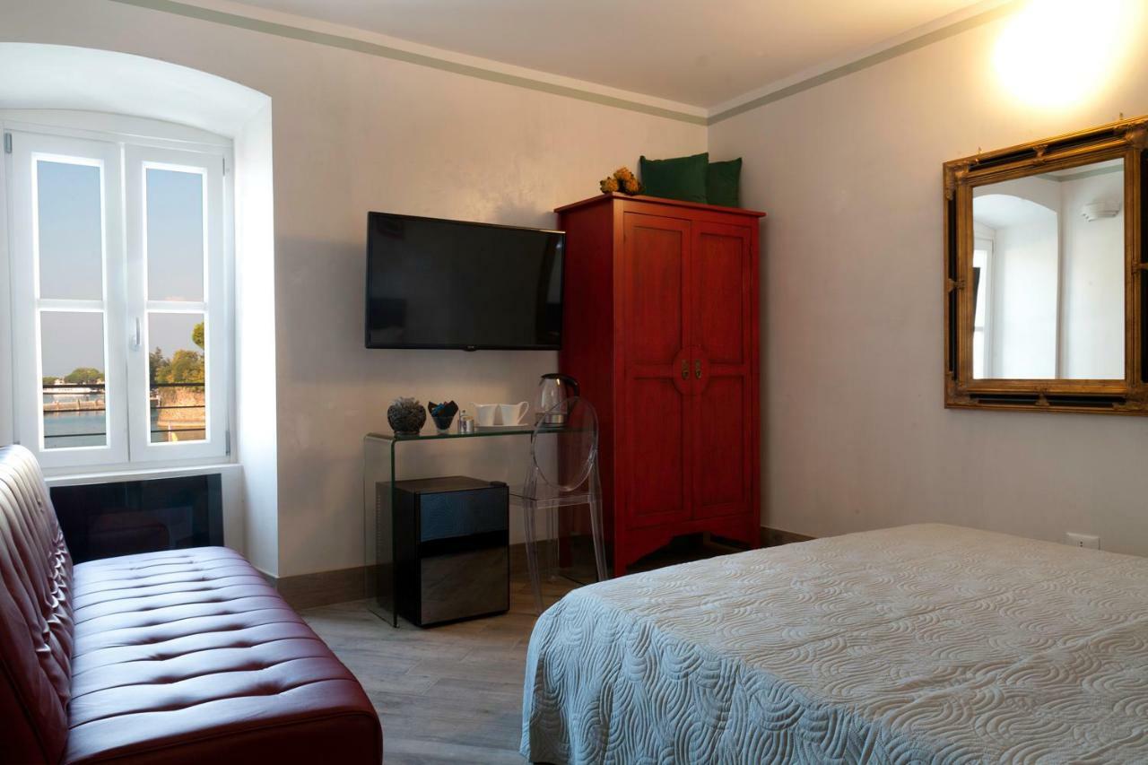 Готель Relais Al Porto Песк'єра-дель-Гарда Екстер'єр фото