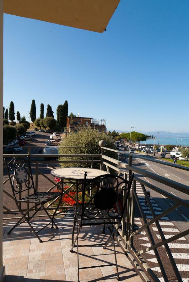 Готель Relais Al Porto Песк'єра-дель-Гарда Екстер'єр фото